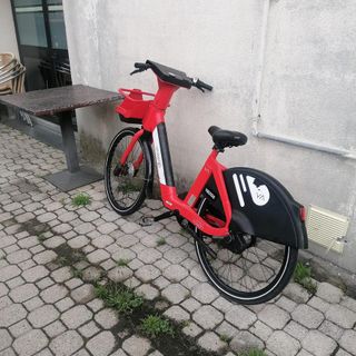 Omegna, successo per il bike sharing con Vaimoo, ma crescono i rischi tra i giovani