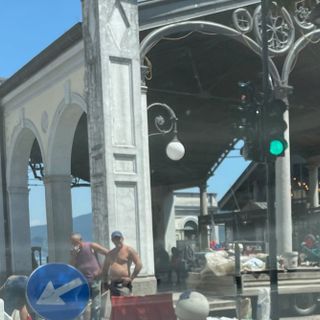 In centro a Intra è sprofondata la pavimentazione realizzata due anni fa
