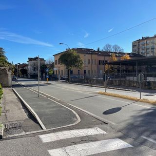 Ripartono in corso Cairoli a Intra i lavori per completare il rifacimento dei marciapiedi