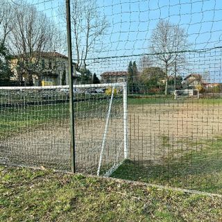 Giocano a calcio in emergenza Covid: interviene la polizia