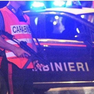 Giovane ubriaco alla guida forza il posto di controllo: denunciato