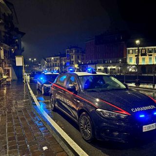 Omegna: controlli nei locali del centro, denunciato un giovane per possesso di un coltello