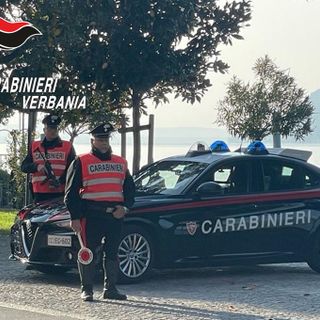 Graffia una Tesla in pieno giorno, denunciato un uomo che dovrà risarcire un danno di 3.500 euro