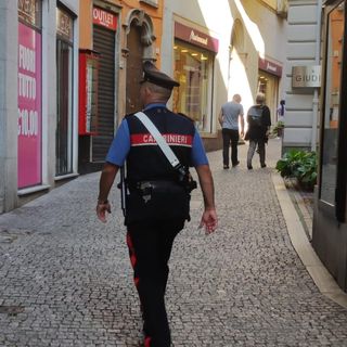 Giovane verbanese denunciato per furto: era autore di cinque colpi in città