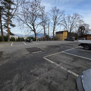 "Piazzale del cimitero malmesso e maleodorante", l’allarme di Vivere Baveno