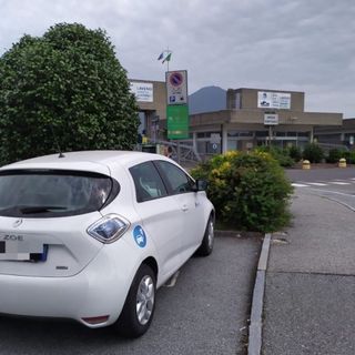 “Perché rimuovere la colonnina per la ricarica delle auto elettriche di piazza Flaim?”