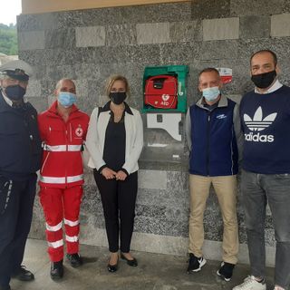 Installato nuovo defibrillaltore al lido di Carciano