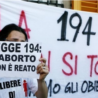 “No alle associazioni pro vita nei consultori: difendiamo la legge 194”,