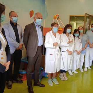 Quattro tablet donati da Avis alla Pediatria dell'ospedale Castelli