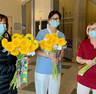 8 Marzo, un fiore per le ospiti e il personale sanitario della Rsa Lagostina