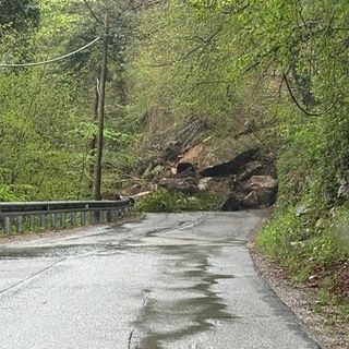Frana in Valstrona, si dovranno attendere circa 2 settimane per la riapertura della strada