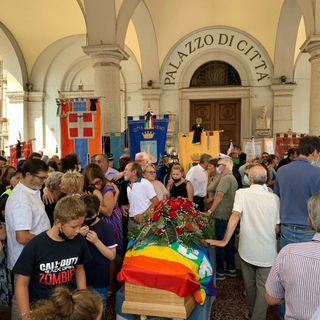 Omegna ha detto addio al suo sindaco, "ora sia portata avanti la sua eredità"