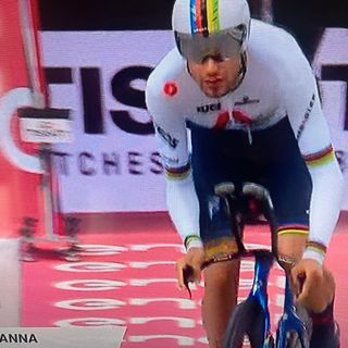 Filippo Ganna si ritira dal Renewi Tour