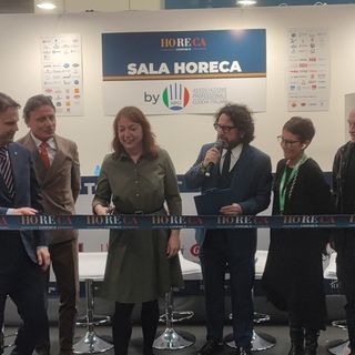 Horeca Expoforum a Lingotto Fiere, il salone sulla ristorazione professionale tra TikTok, robot camerieri e cioccolatini al persico   VIDEO