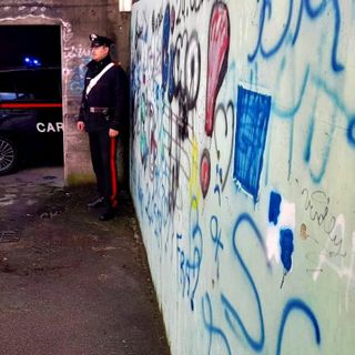Denunciata 18enne per aver imbrattato con scritte e graffiti un parcheggio a Cannobio