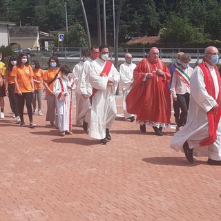 Trobaso, il vescovo ha benedetto il nuovo parcheggio