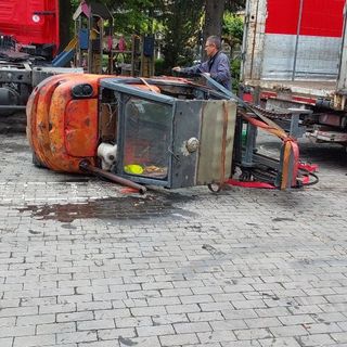 Incidente a Omegna: muletto ribaltato, nessun ferito