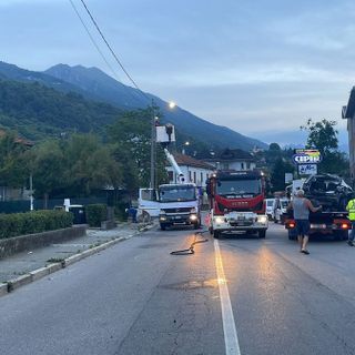 Schianto all'alba ad Omegna, un ferito portato in ospedale FOTO