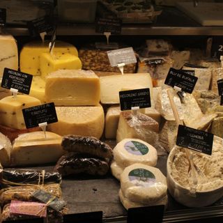 Eros Buratti, “l’affinatore di formaggi”, dai vicoli di Verbania alle pagine di Repubblica