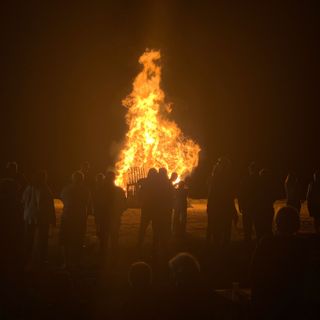 Dal falò dell'addio all'estate alla celebrazione della Madonna del Rosario. FOTO e VIDEO
