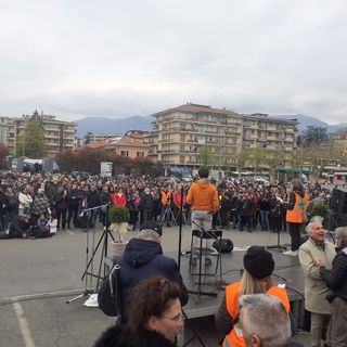 Manifestazione no vax a Verbania, Pd: “Schiaffo alla scienza, alle vittime, a quanti combattono la malattia e a chi segue le regole”