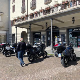 “Siamo arrivati a Intra e non sapevamo dove parcheggiare le nostre moto”