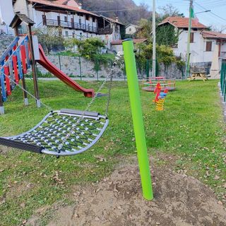 Nuovi giochi per i bambini nei parchi di Brovello Carpugnino