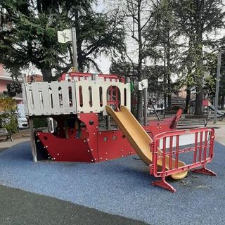 Degrado al parco giochi, la minoranza attacca: &quot;L'amministrazione non osserva e non ascolta&quot;