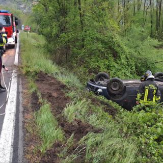 Auto si cappotta a San Bernardino Verbano: due feriti in codice giallo