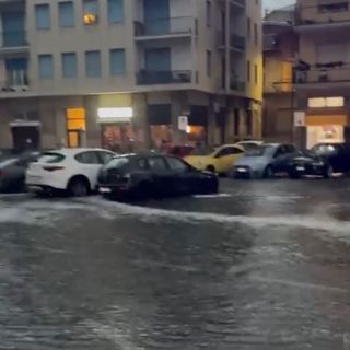 Piazza don Minzoni allagata nonostante i recenti lavori del Comune di Verbania