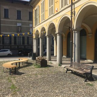 Verbania Futura critica le nuove panchine di piazza Pedroni FOTO