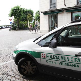 Encomio pubblico per l'agente che ha salvato il bimbo che stava soffocando