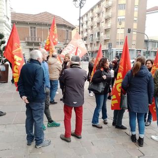 La richiesta del M5S: &quot;Un fondo da 10,5 milioni di euro per sostenere i lavoratori disoccupati o in cassa integrazione&quot;