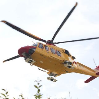Rischia di annegare a Mergozzo, salvato ed elitrasportato a Novara
