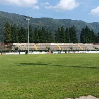 Omegna, rinnovata la gradinata dello stadio Liberazione
