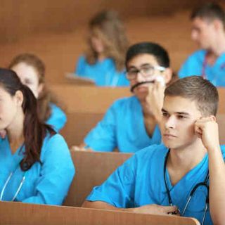 Brezza (Pd): &quot;Sos infermieri anche in università. L'amministrazione intervenga subito&quot;