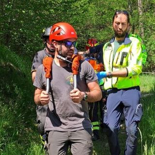 Un uomo si ribalta con una motoagricola a Miazzina: trasportato in ospedale in codice giallo