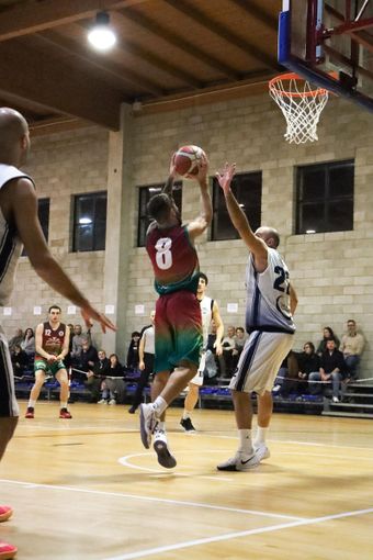 Paracchini Expo Foma supera le difficoltà e batte Vercelli 65-58 Paracchini Expo Foma supera le difficoltà e batte Vercelli 65-58