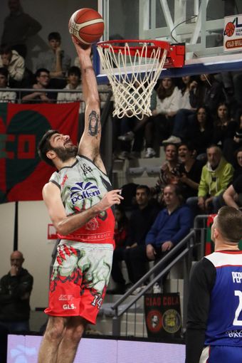 La Paffoni travolge Novipiù con un clamoroso 93 a 66 La Paffoni travolge Novipiù con un clamoroso 93 a 66