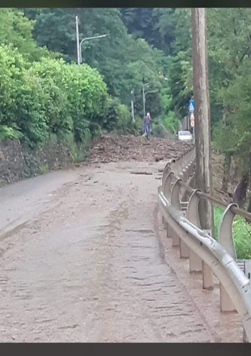 Frana nella zona dell'Acqua Carlina a Cannobio, soccorsi in azione Frana nella zona dell'Acqua Carlina a Cannobio, soccorsi in azione