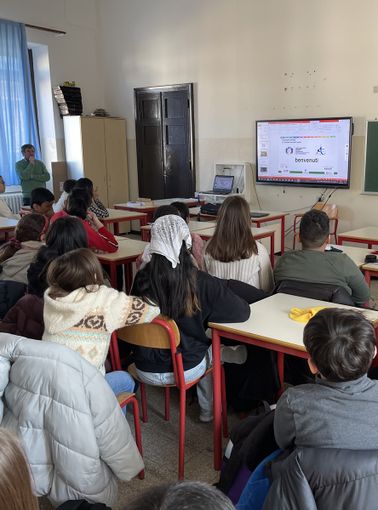 L'olimpionica Guidina Dal Sasso in cattedra per promuovere gli sport invernali a scuola L'olimpionica Guidina Dal Sasso in cattedra per promuovere gli sport invernali a scuola