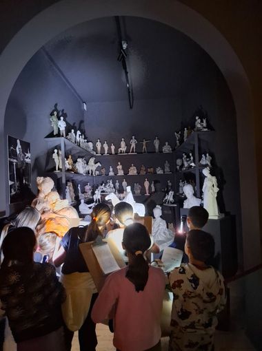 Vegetazione incolta e murales: il percorso della Salute viene trascurato da tutti