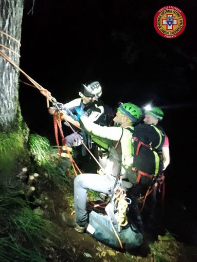 Trontano, cercatore di funghi disperso: la pioggia blocca le ricerche