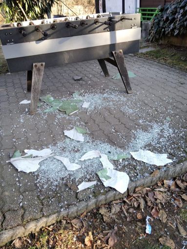 Vandali in azione a Bagnella: rovinato il calcetto dell'Oasi della Vita