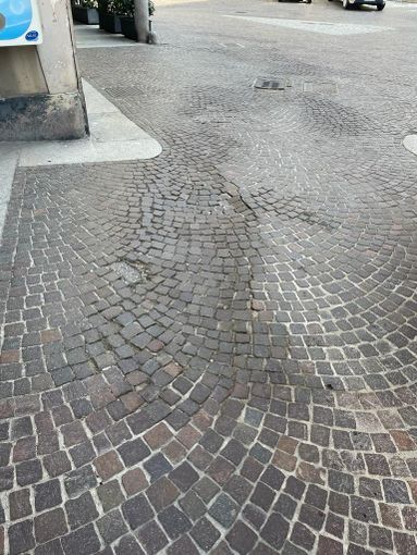 Nuovi avvallamenti tra via Manfredi e via Alberganti Nuovi avvallamenti tra via Manfredi e via Alberganti