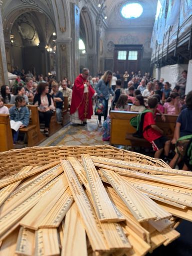 Omegna, settanta bambini alla benedizione degli zainetti FOTO Omegna, settanta bambini alla benedizione degli zainetti FOTO