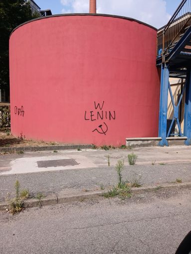 Scritta inneggiante a Lenin sulla ludoteca di Omegna, interviene Luigi Songa