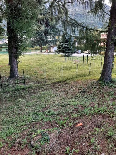 Il "Giardino di Fido" a Crusinallo: un'area di sgambamento cani in attesa di essere aperta