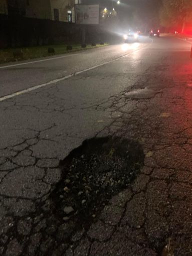 Buche in strada: situazione disastrosa a Omegna Buche in strada: situazione disastrosa a Omegna