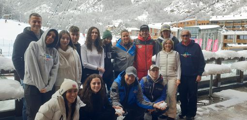 Le telecamere di  Raiuno intervistano le classi quinte dell’Istituto Des Ambrois di Oulx per «maturandi», inserto della trasmissione «Uno mattina in famiglia»